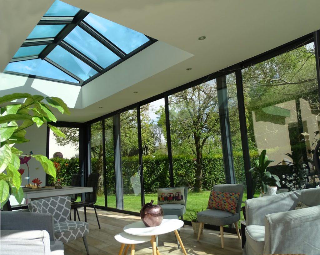 Extension de maison vitré avec toit vitré forme diamant