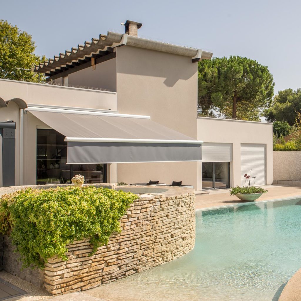 STORE BANNE AVEC LAMBREQUIN BRUSTOR KOMILFO MB DIRECT