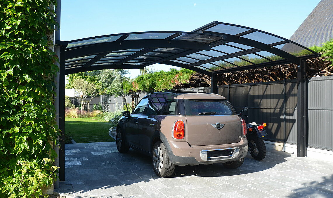 Carport ouvert toit vitré en aluminium