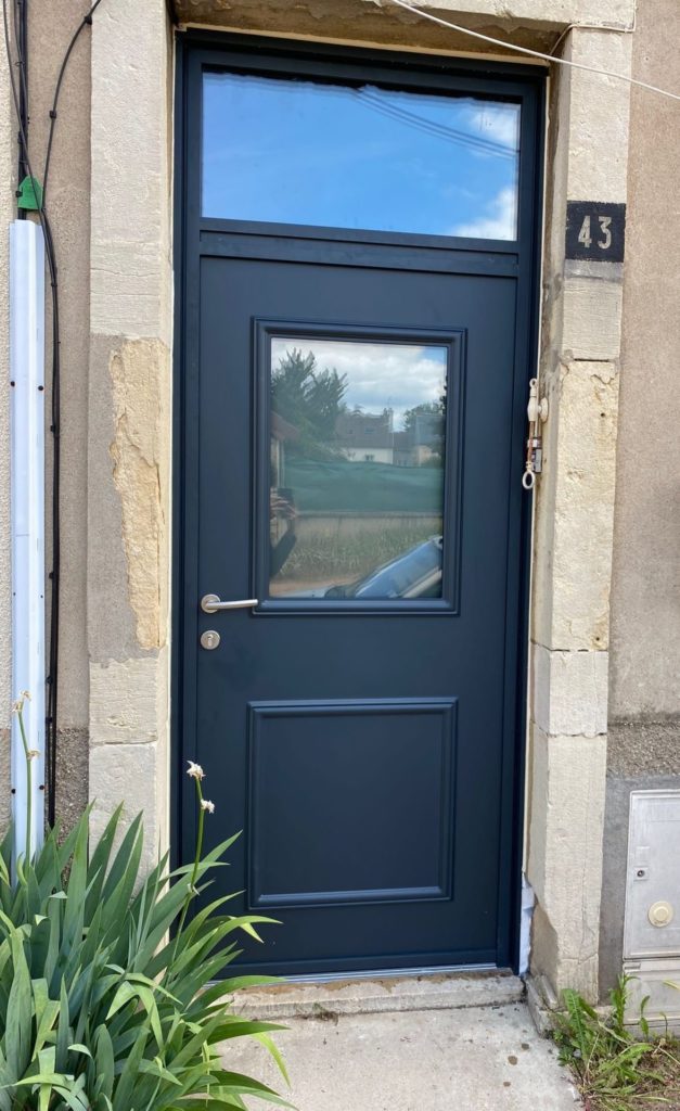 Porte d'entrée alu Wibaie modèle Destra MB Direct Komilfo
