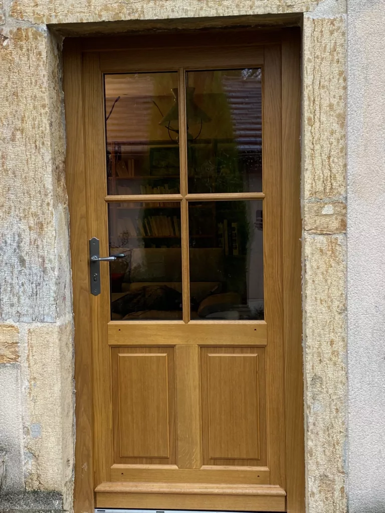 MB DIRECT_KOMILFO DIJON_ MENUISERIE BOIS_ATULAM_GAMME ESTIBELLE ET PORTE ELSA_CHENE LASURE CLAIRE