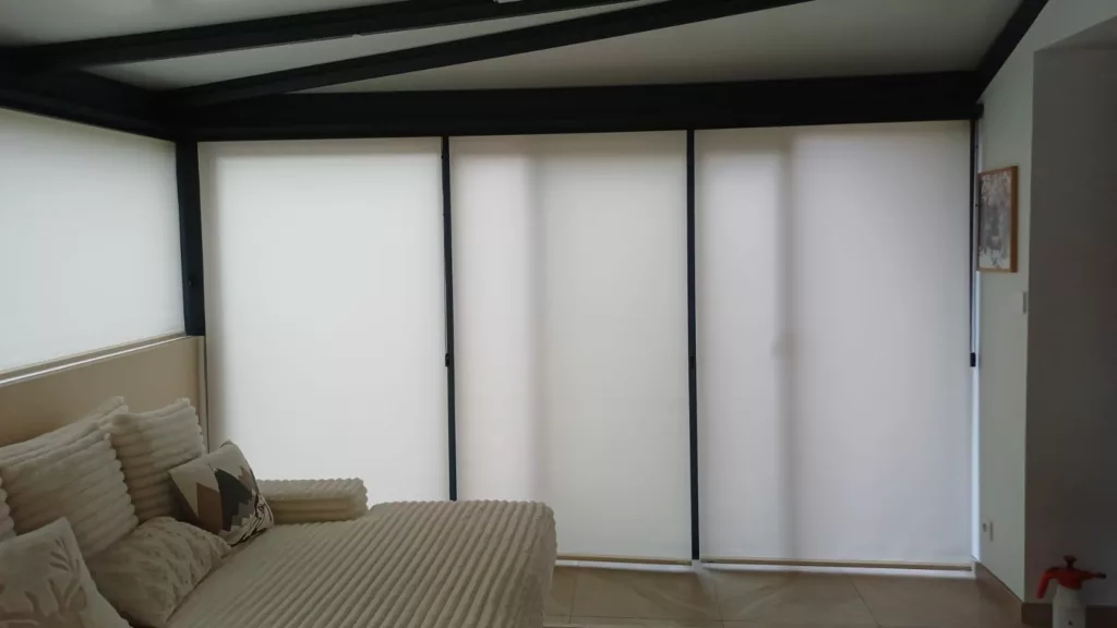 MB DIRECT_KOMILFO DIJON_BANDALUX_STORE ENROULEUR AVEC CAISSON SYSTEME Q BOX