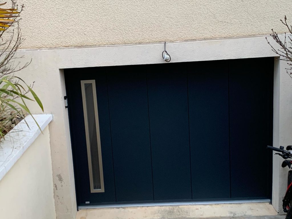 Porte de garage latérale en aluminium Gypass