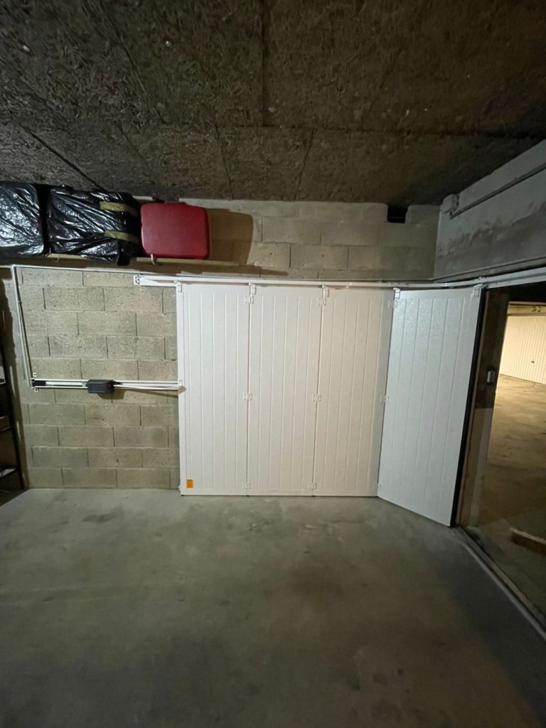Porte de garage latérale en aluminium Gypass