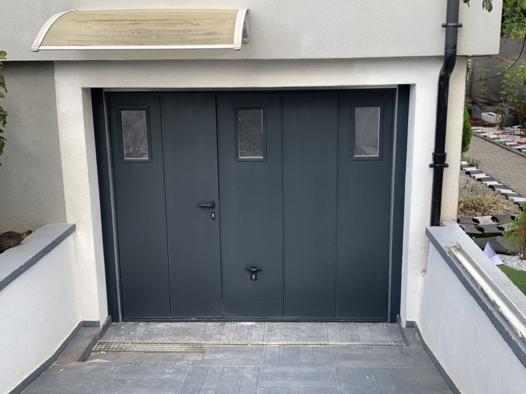Porte de garage basculante avec portillon Novoferm