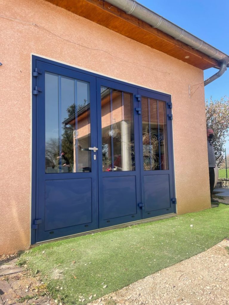 Porte de garage battante vitrée - Modèle Néo