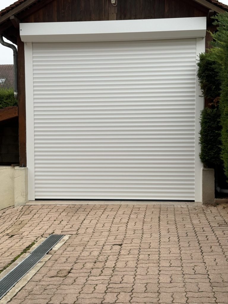 Porte de garage enroulable Profalux - modèle Castellane