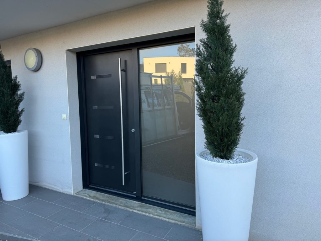 Porte d'entrée en acier Bel'M - Modèle Touch - MB Direct Komilfo