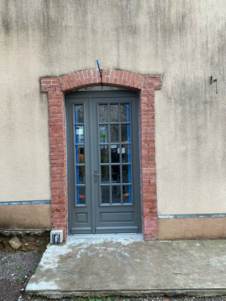 MB DIRECT_KOMILFODIJON_PORTE DENTREE_BOIS_ATULAM_MODELE SANDRINE_BICOLORATION LASURE CLAIRE INTERIEURE PEINTURE RAL 901 ET PEINTURE RAL 7039 EXTERIEUR