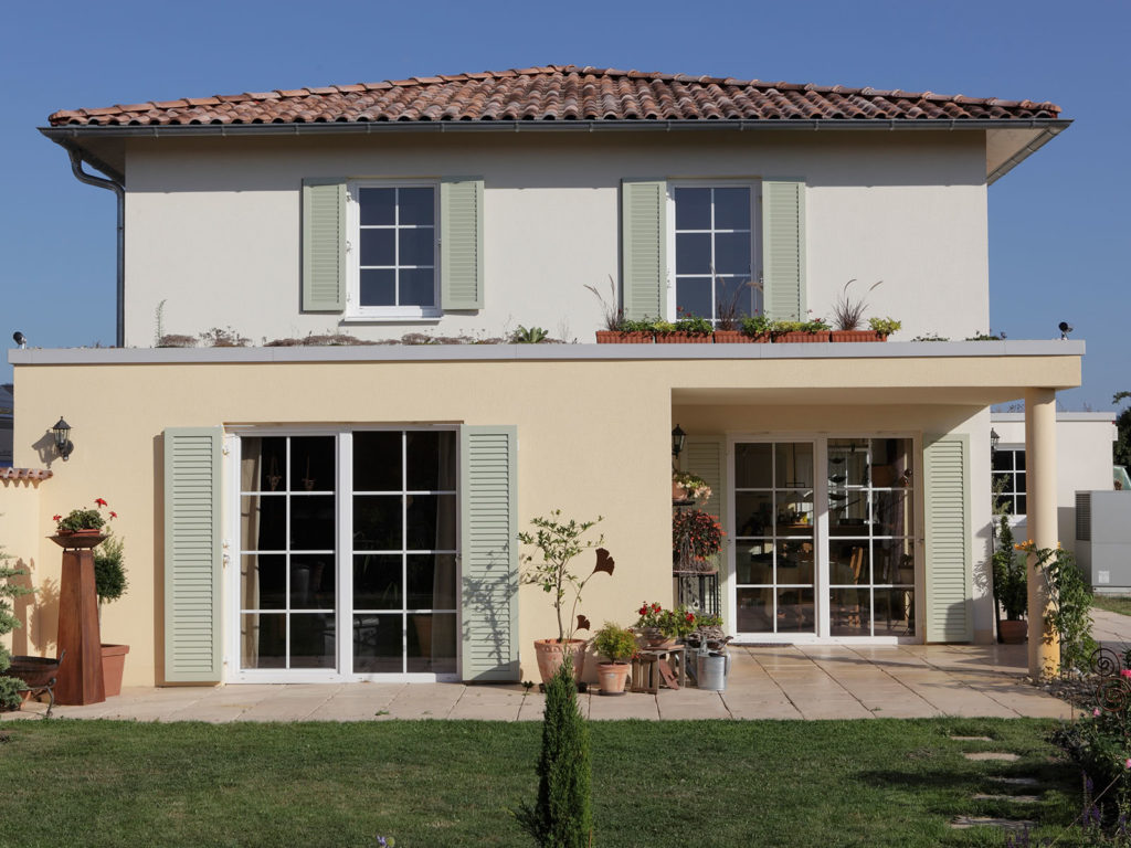 Volets battants aspect persiennes - marque Ehret - MB Direct Komilfo