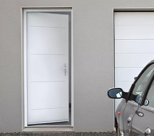 porte de service pleine avec rayures