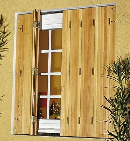 Volets persiennes en bois