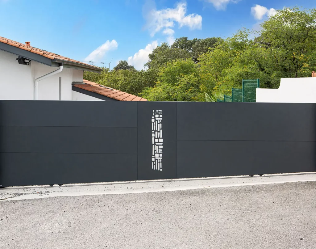 Portail coulissant électrique en aluminium Lug