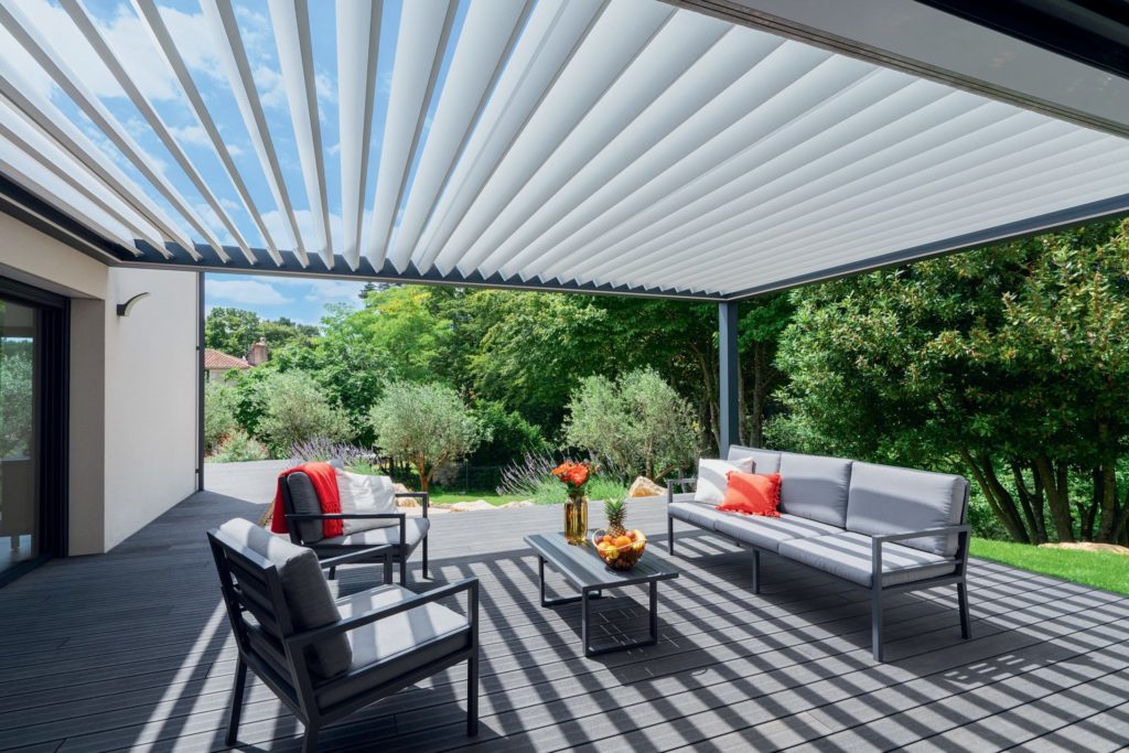 pergola bioclimatique concept alu RAL 7016 lames blanches