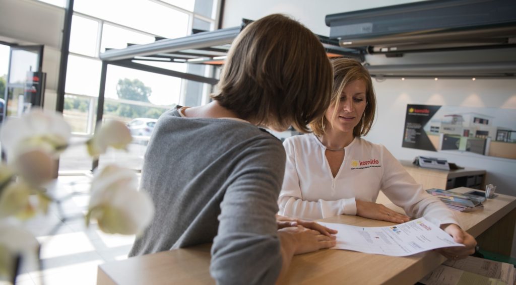présentation du devis par le conseiller commercial