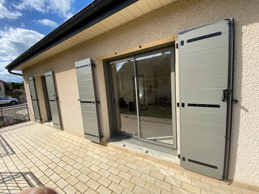 MB DIRECT_KOMILFO DIJON_ MENUISERIE ALUMINIUM_WIBAIE_GRIS 7039