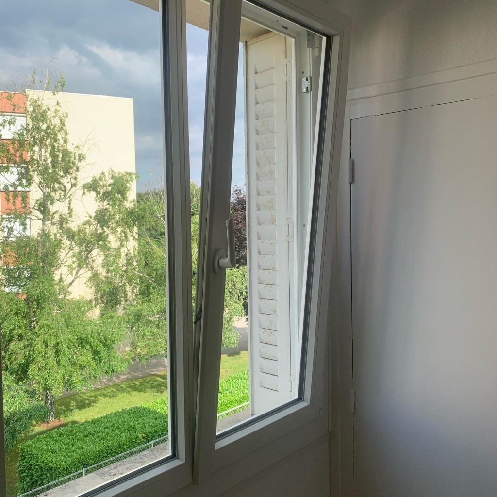 fenêtre pvc blanche ouverture oscillo battante