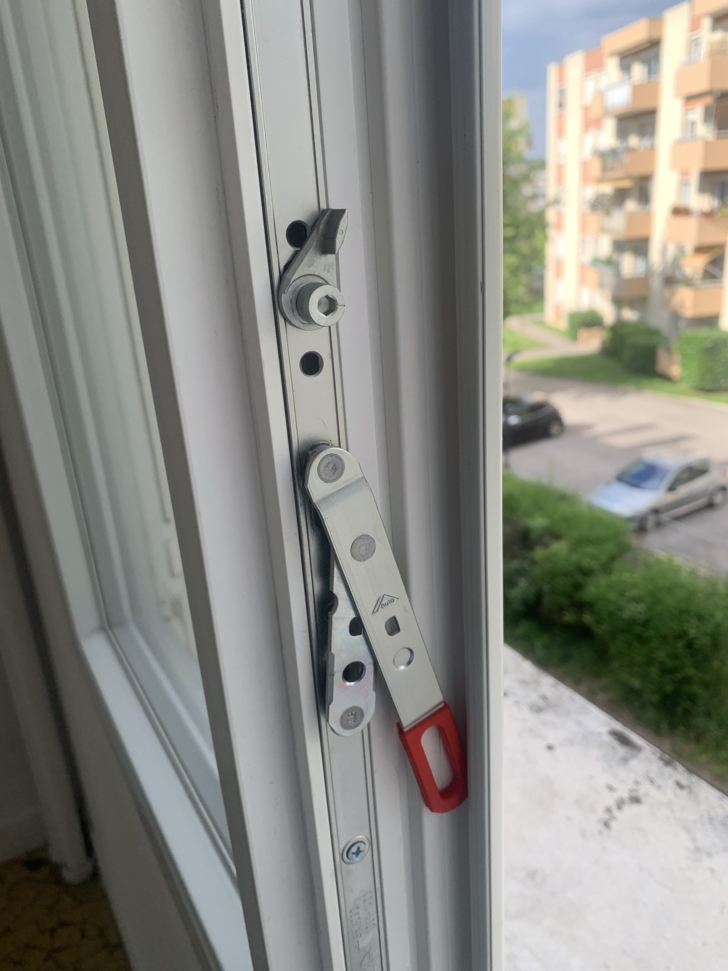 crémone ouvrant secondaire fenêtre PVC