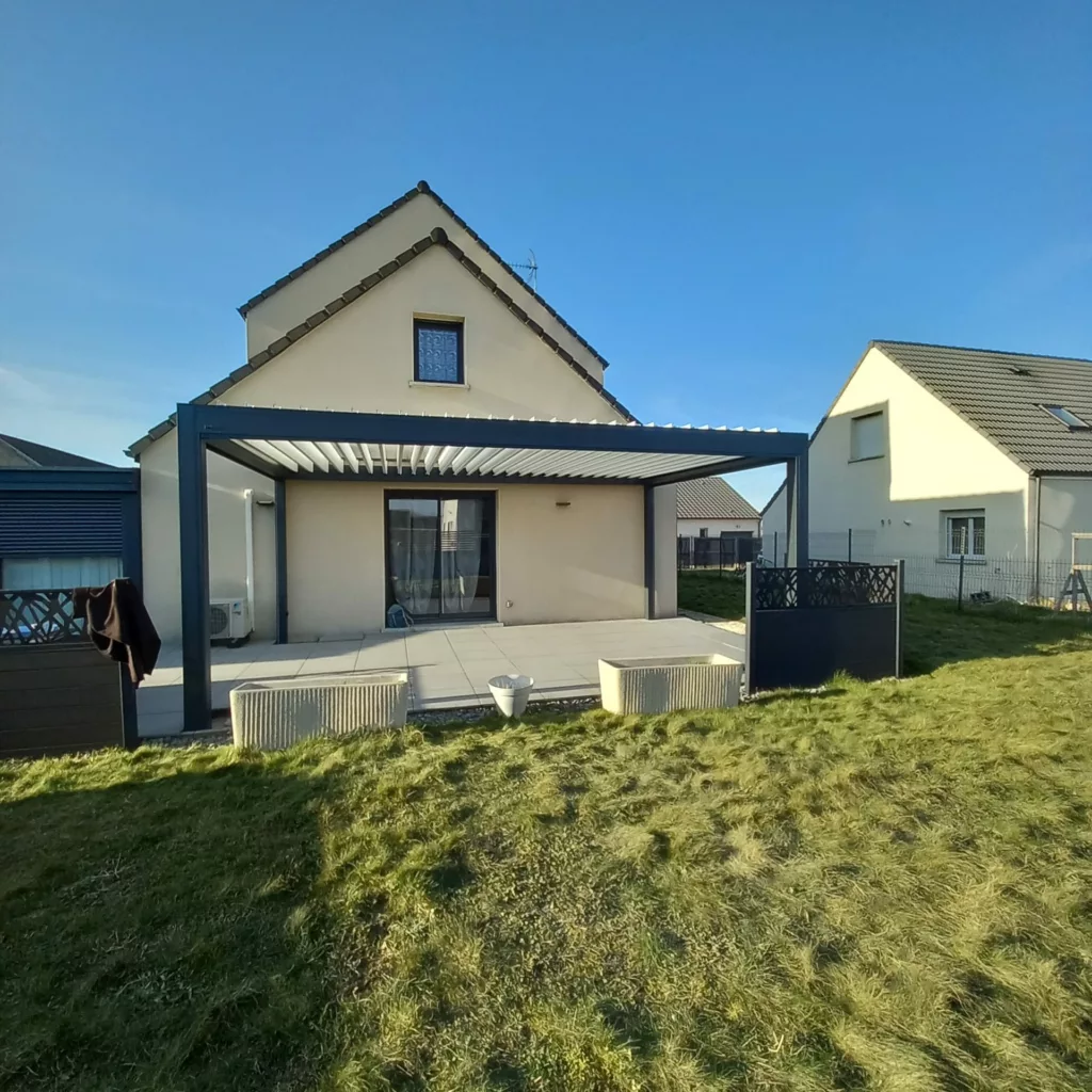 MB DIRECT_KOMILFODIJON_PERGOLA_BRUSTOR_B200XL_GRIS 7016 GRANITE_ZIP SCREEN_ECLAIRAGE