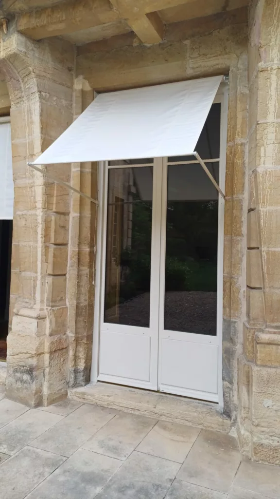 MB-DIRECT_-KOMILFO-DIJON_-KE-FRANCE_STORE-PROJECTION-CAMANOE_RAL1013