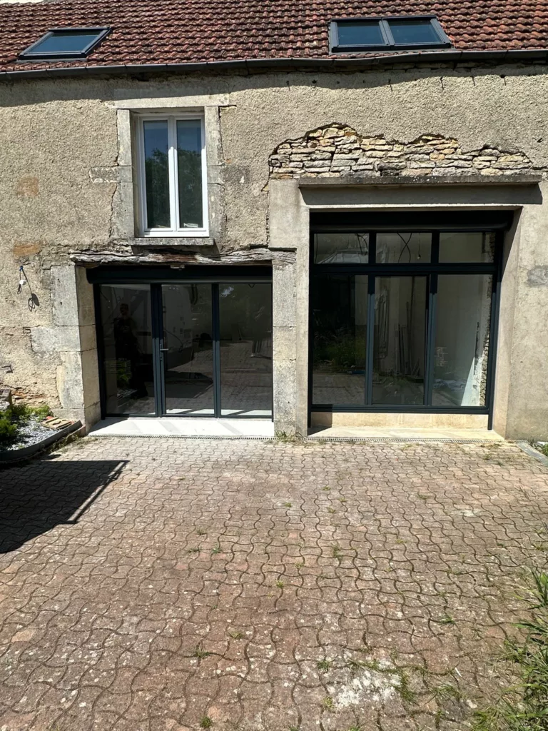 MB-DIRECT_KOMILFO-DIJON_-MENUISERIE-ALU_RAL7016