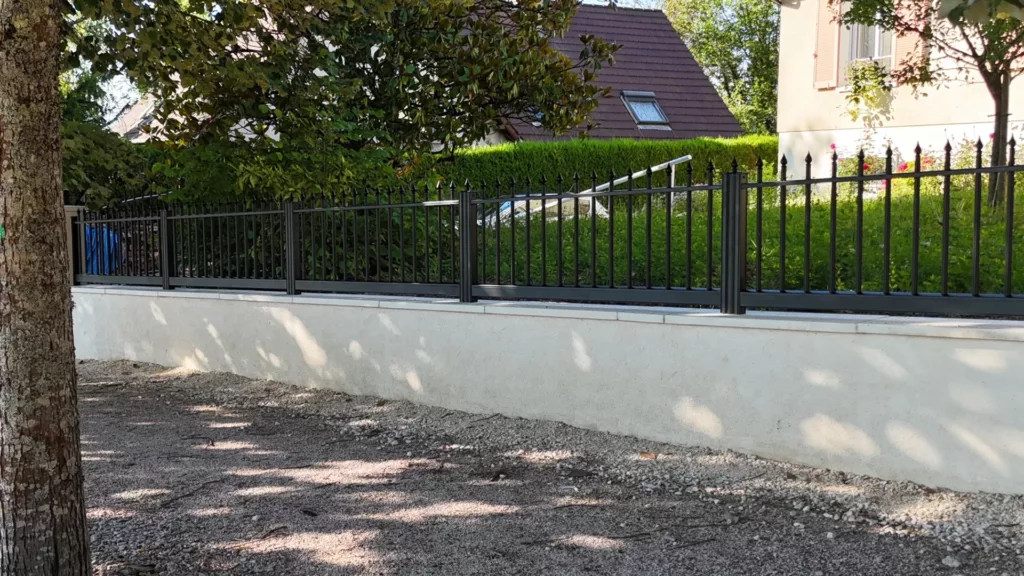 CLOTURE-A-BARREAUX-CANNELES_RAL-9005