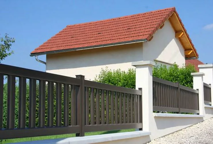 cloture-alu-contemporaine-barreaux